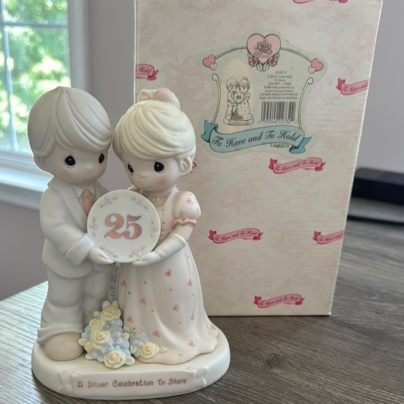 Precious Moments Cream and Gold Cake Topper - Picture 1 of 1